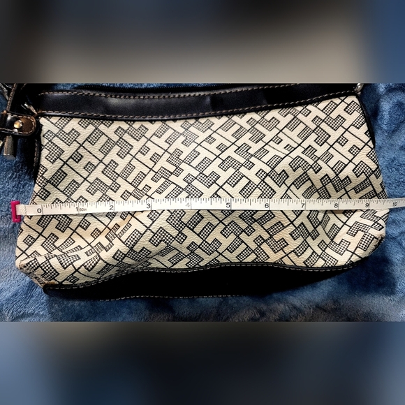 Tommy Hilfiger- NWOT- Black/White Logo, Leather Hobo Shoulder Bag - Picture 2 of 8